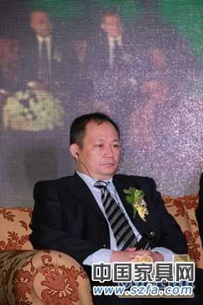 盛家家居董事長(zhǎng)、中國(guó)家具銷售商聯(lián)合會(huì)會(huì)長(zhǎng)曾震宇