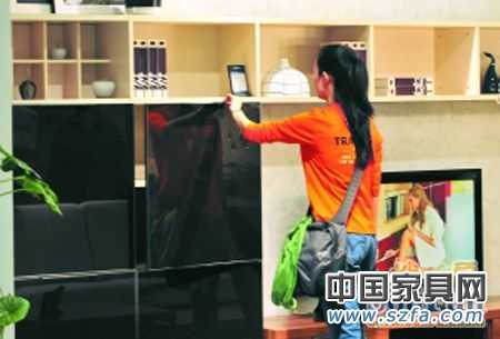 板材和其他材料的結(jié)合，成為板式家具設(shè)計(jì)的一個(gè)方向