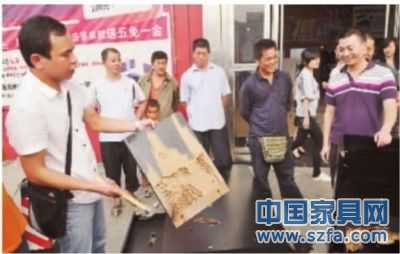 左右布藝沙發(fā)長沙店實木茶幾竟是紙做？