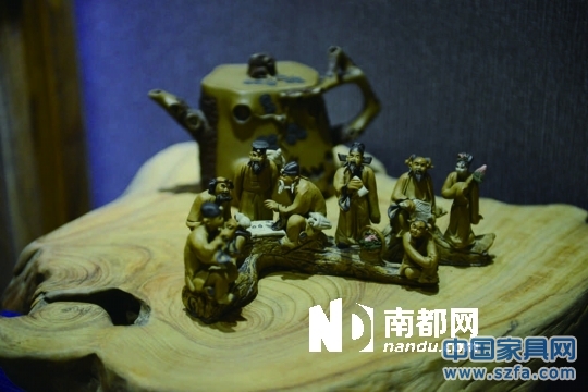 茶桌上的紋路就來自古木本身。