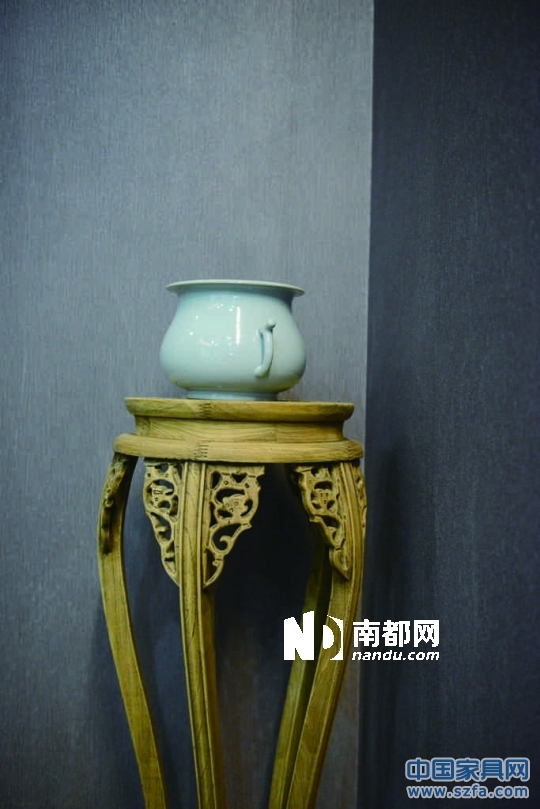 茶桌上的紋路就來自古木本身。