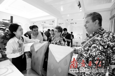 這些年，家具企業(yè)的日子越來越不好過了，很多企業(yè)清醒地意識到：不轉(zhuǎn)型必然是等死。 資料圖片