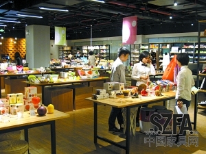 進駐大型購物商場的家品店，人流也比平時多了不少。