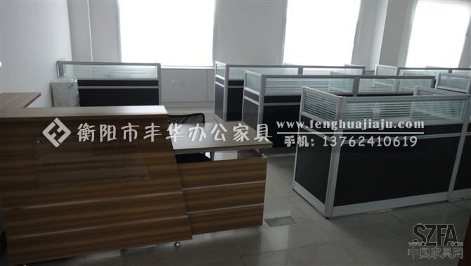 衡陽市豐華辦公家具，專業(yè)做各類辦公屏風，辦公屏風組合