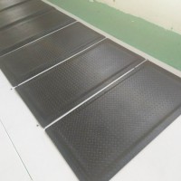 PVC防疲勞腳墊，防靜電抗疲勞地墊的作用，環(huán)保防靜電桌墊